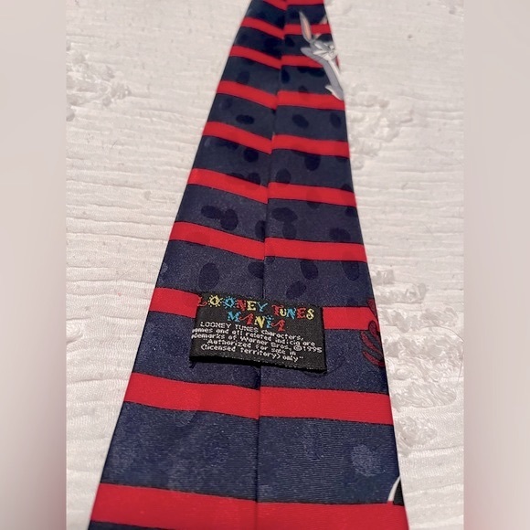 Looney Tunes Daffy Duck, Taz, Pepe Le Pue Men’s Tie - Picture 4 of 8